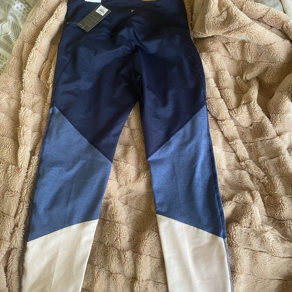 Old Navy Dry Active Leggings - Picture 4 of 4